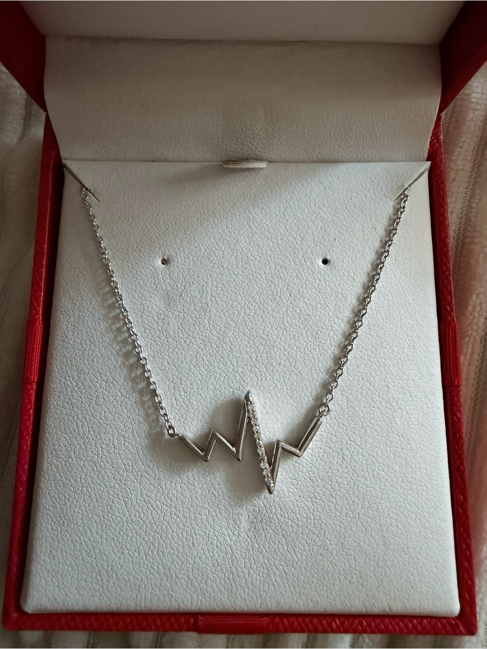 ❤️ Heartbeat Diamond Necklace
925 Sterling Silver